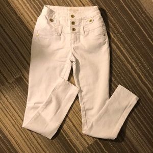 White high waisted jeans